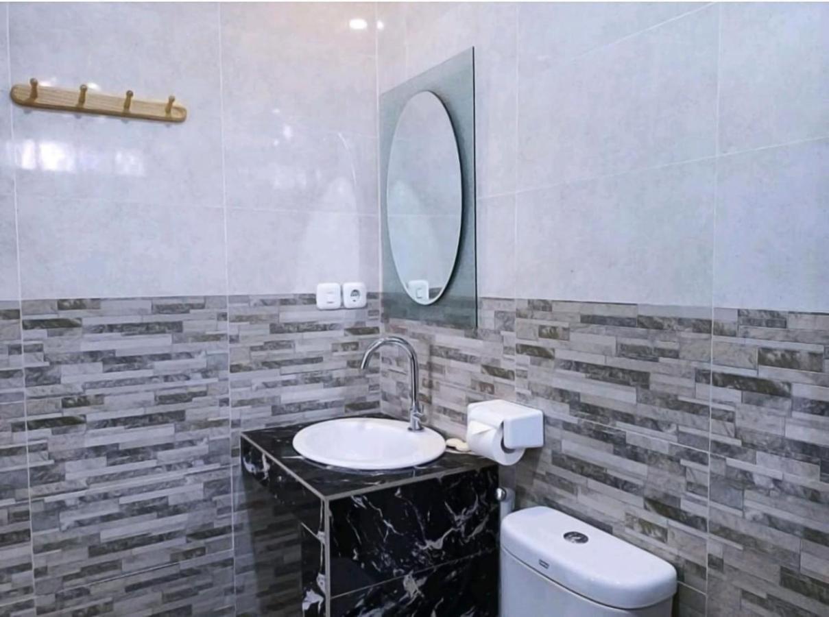 Green Palace Homestay Batununggul Zewnętrze zdjęcie