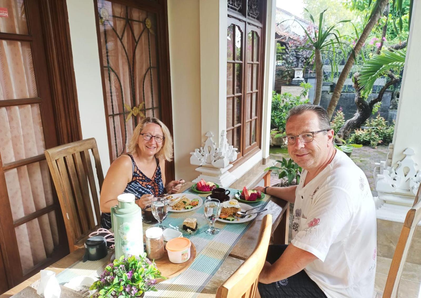 Green Palace Homestay Batununggul Zewnętrze zdjęcie