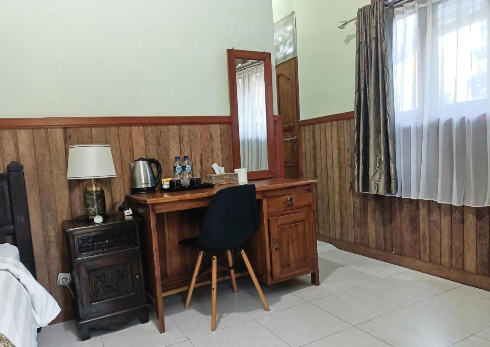 Green Palace Homestay Batununggul Zewnętrze zdjęcie