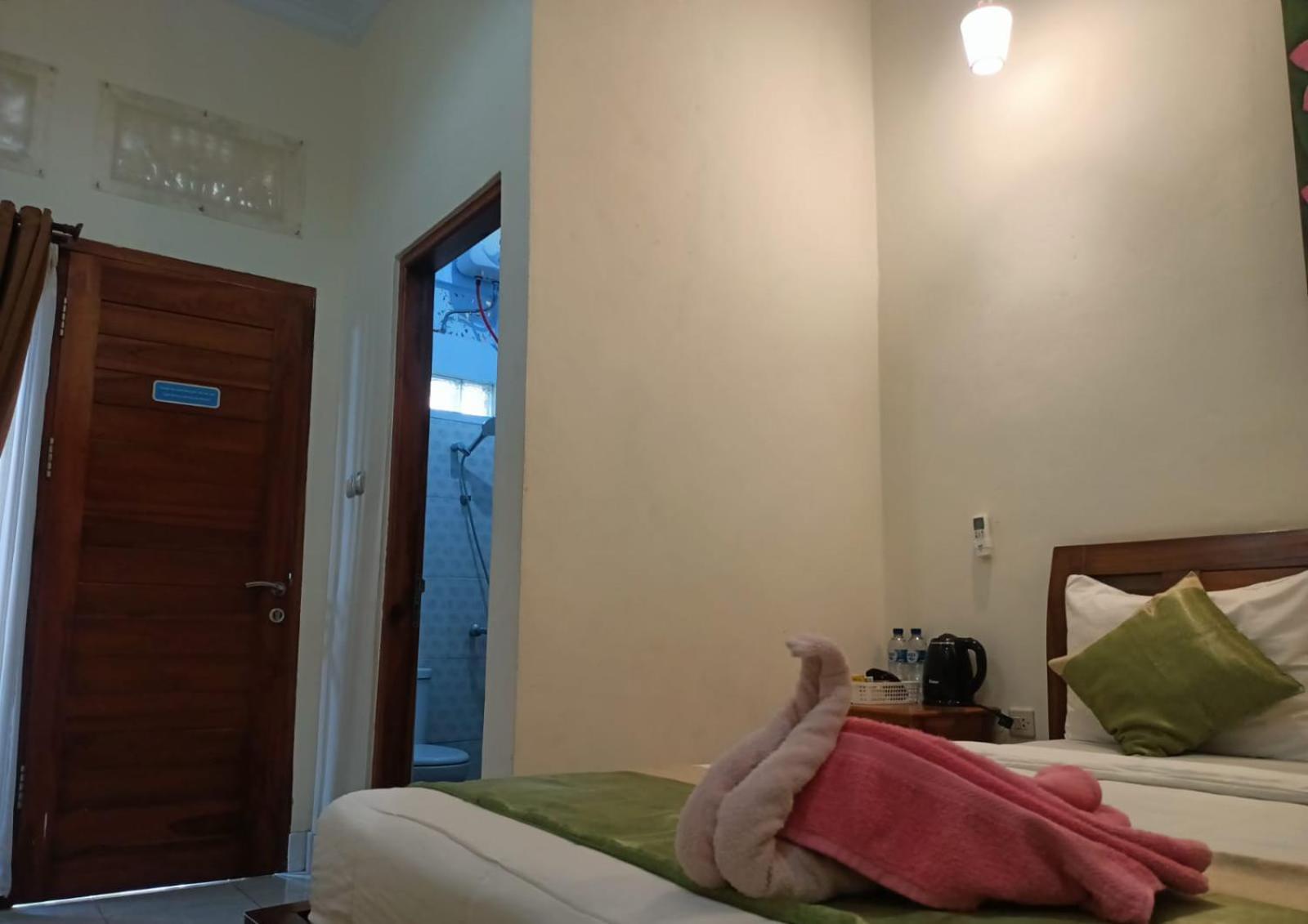 Green Palace Homestay Batununggul Zewnętrze zdjęcie